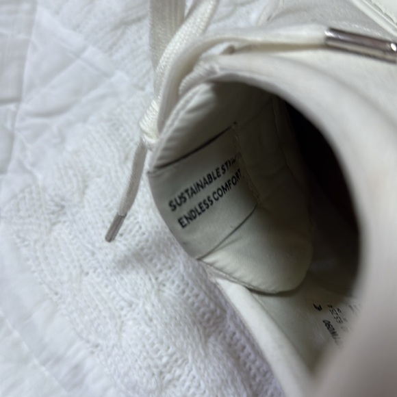 Cariuma Off White Canvas Sneakers 9 Women / 7.5 Men - Picture 7 of 12